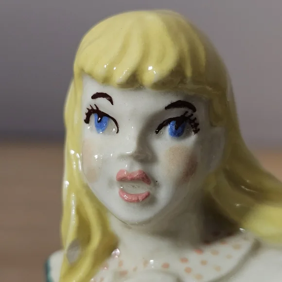 Vintage Ceramic Arts Studio Betty Harrington Disney Alice In Wonderland Figurine